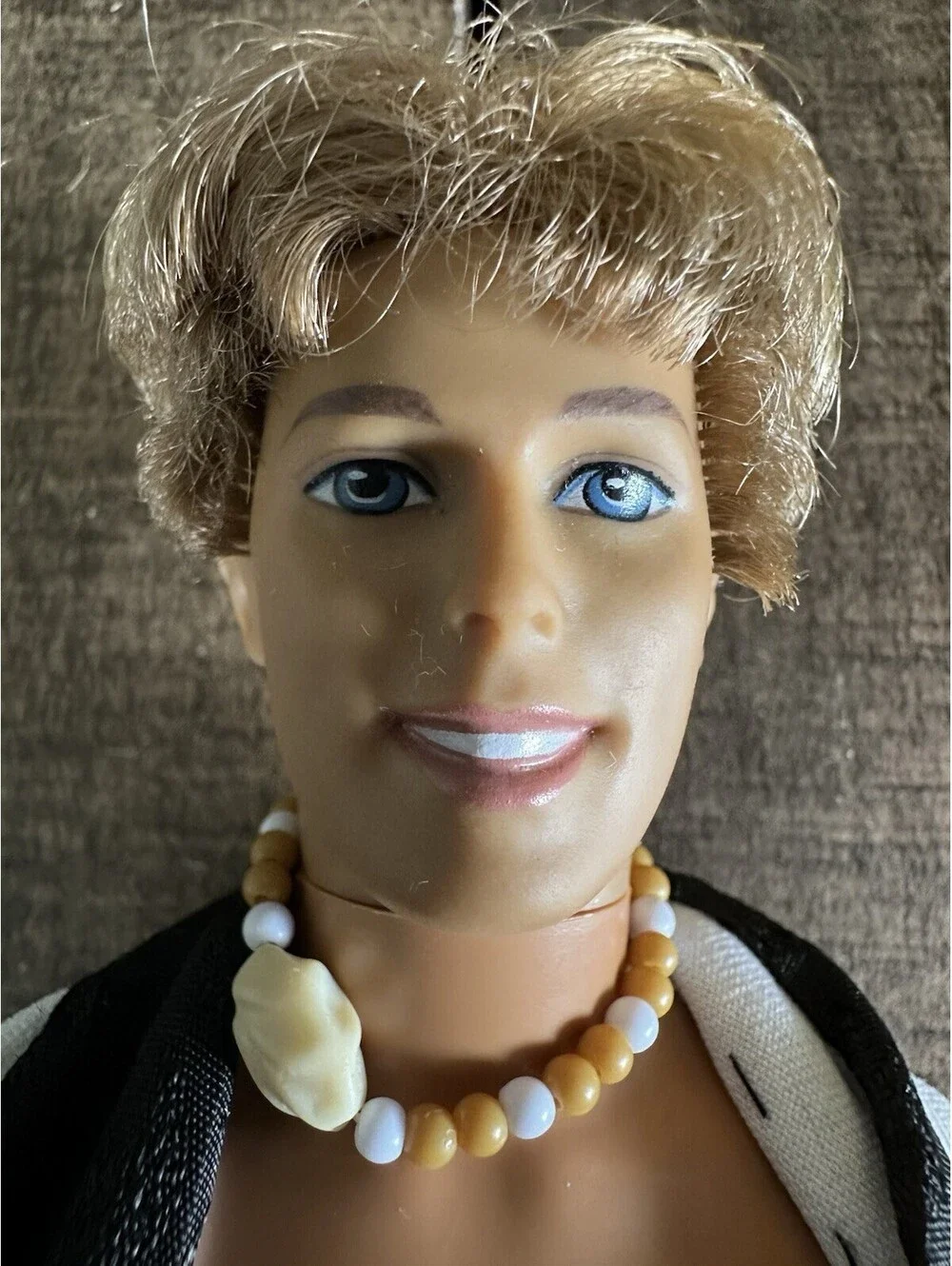 2004 Mattel Cali Girl Ken Doll C6464 Blonde Hair Original Shell Necklace